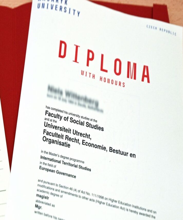 Buy college degree from The Masarykova univerzita